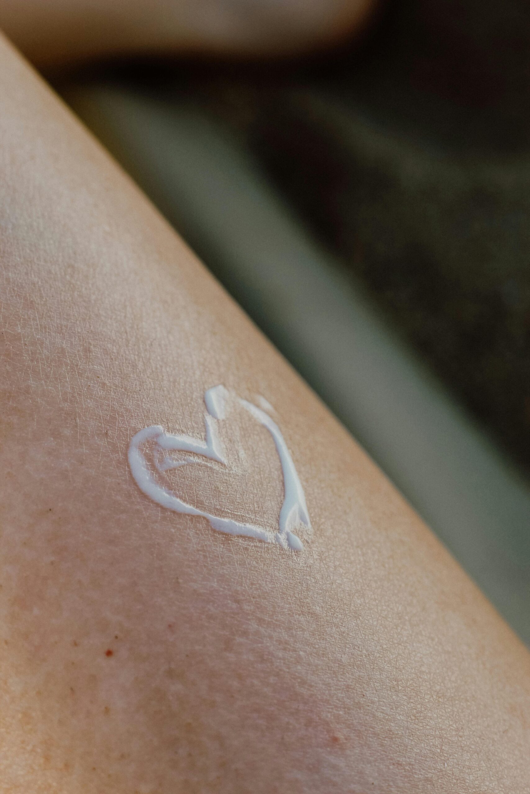 crema-en-piel-forma-corazon
